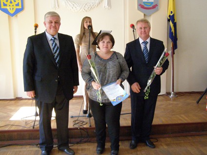 СВЯТО ТИХ, ХТО  ПІДТРИМУЄ ІНШИХ